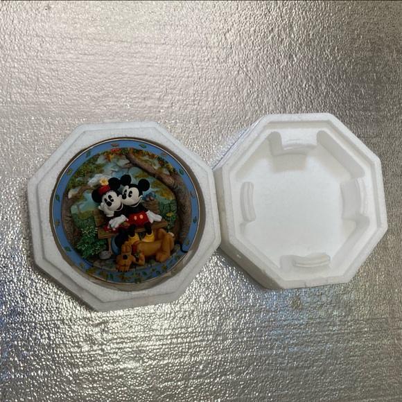 NIB Mickey Mouse, Minnie Mouse, Pluto Bradford Exchange Dimensional Plate - Picture 3 of 6